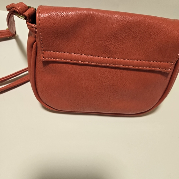 Kenneth Cole Reaction Crossbody Bag - Picture 5 of 7